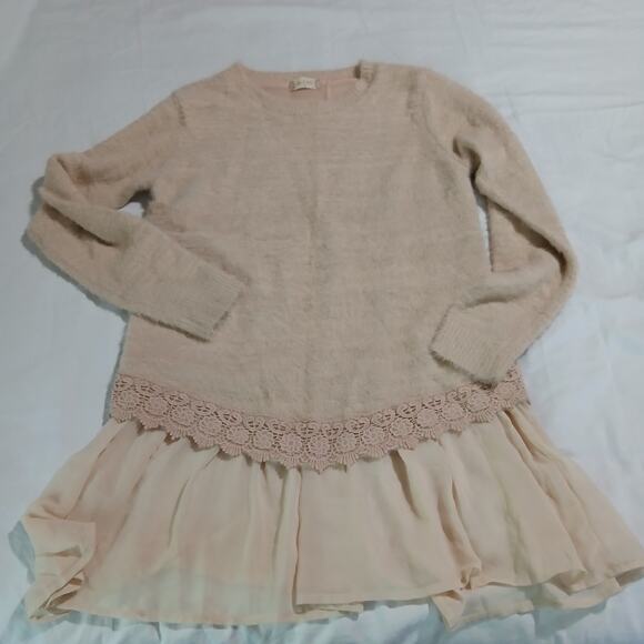 Altar’d State Med Blush Crochet Lace Hem w/ Blouse Underlay long-Sleeved Sweater - Picture 4 of 14